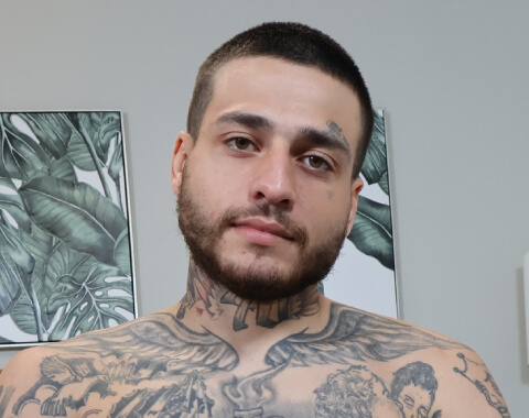 Beefcake Zachary came back to fuck me